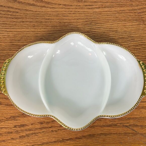 Vtg Milk glass Fire King oven ware serving plate with original packaging - Picture 2 of 8
